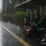 Cuaca besok, Sabtu 27 April 2024: Waspadai hujan petir di Jakarta siang hingga malam
